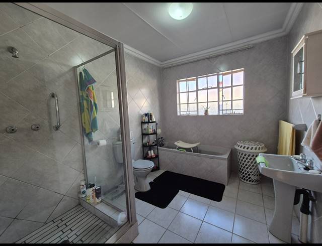 3 BEDROOM TOWNHOUSE FOR SALE IN VANDERBIJLPARK SE 3